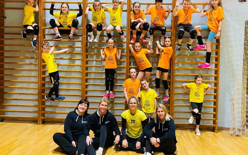 Minivolejbal Fosfa Lokomotiva Břeclav skupiny „žlutí“ a „oranžoví“ zářily na turnaji v Hustopečích 👌🏐
