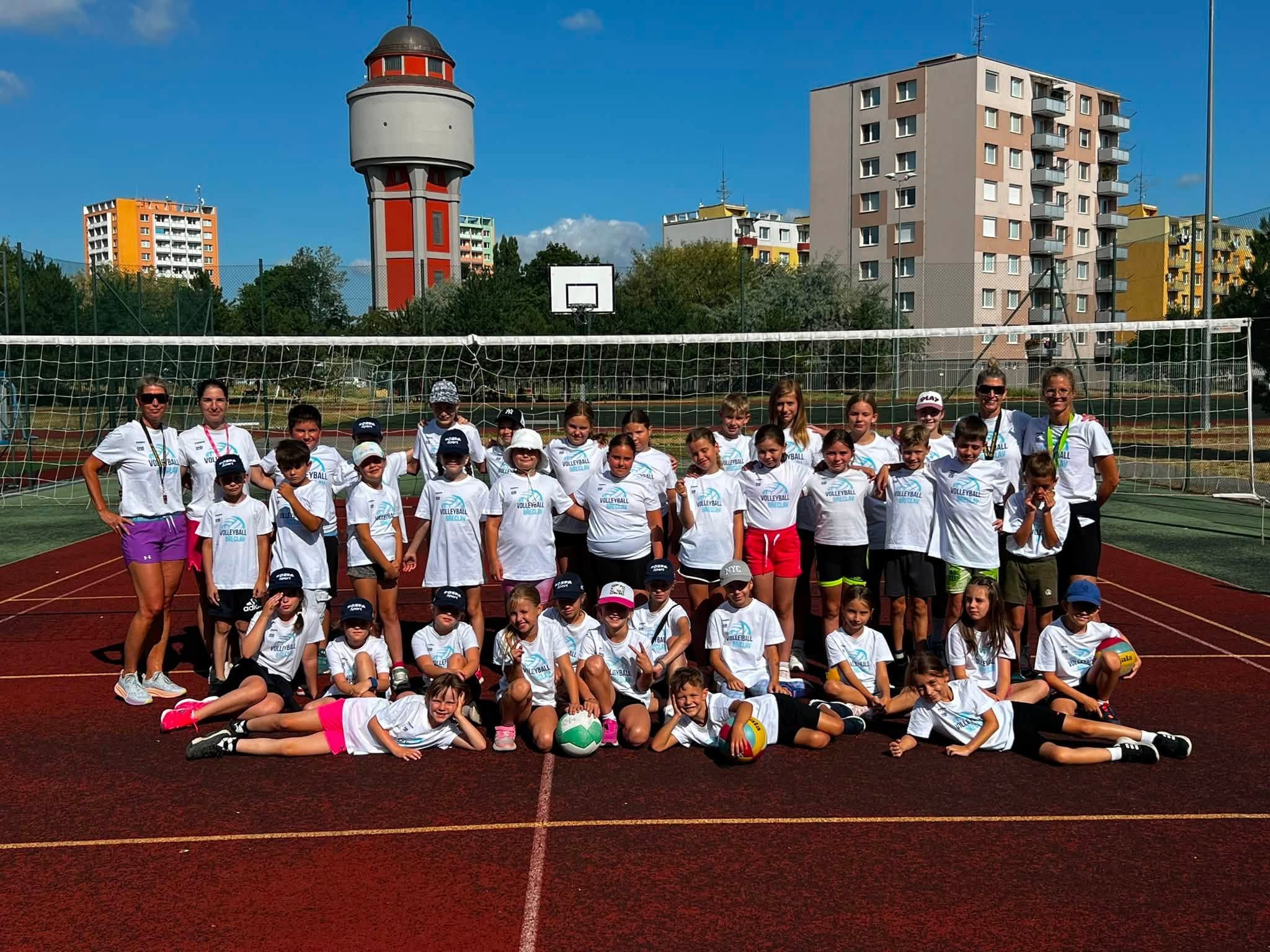 🏐☀️ Zase po roce se uskutečnil volejbalový příměstský tábor našeho klubu Fosfa Lokomotiva Břeclav! 💙