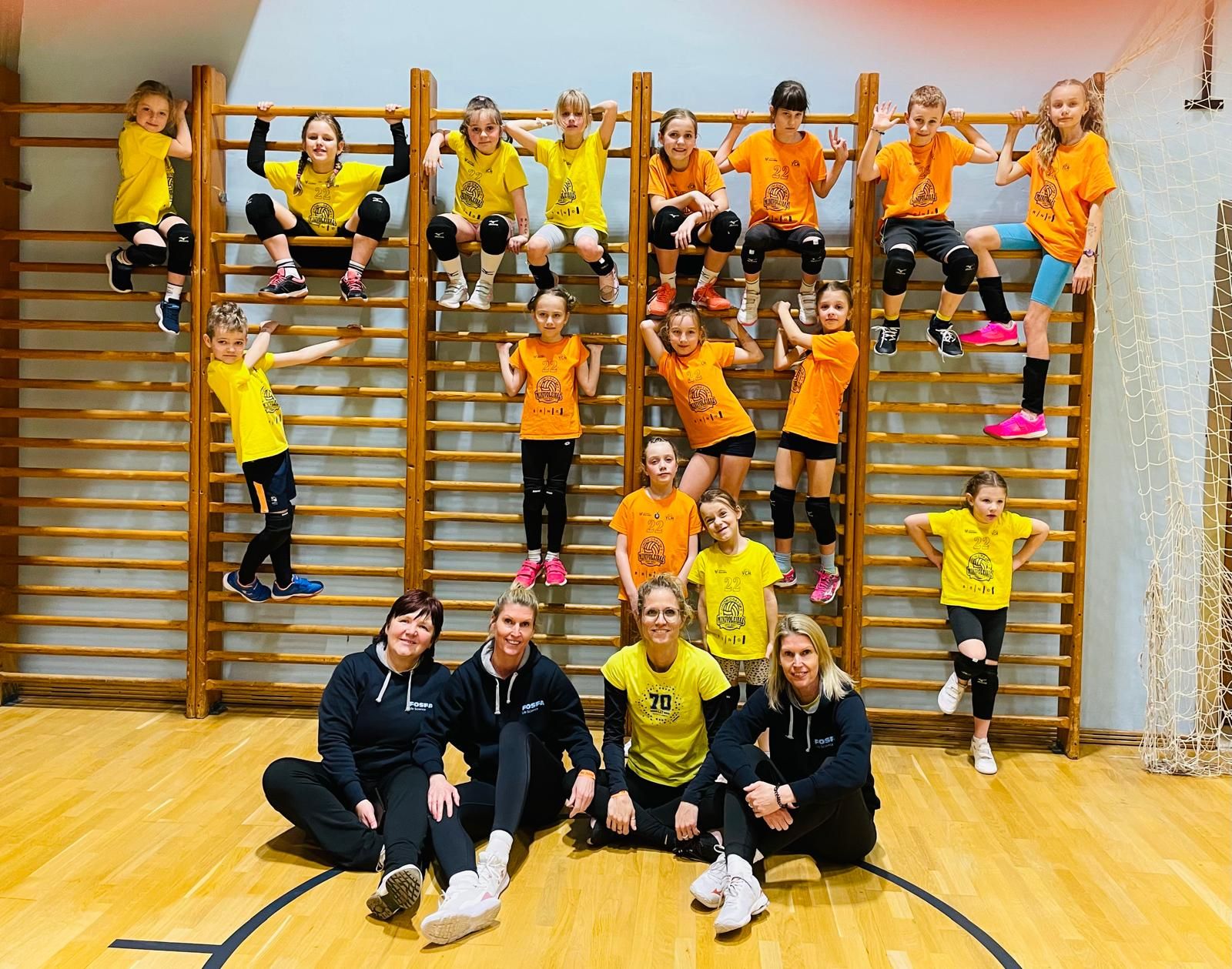 Minivolejbal Fosfa Lokomotiva Břeclav skupiny „žlutí“ a „oranžoví“ zářily na turnaji v Hustopečích 👌🏐