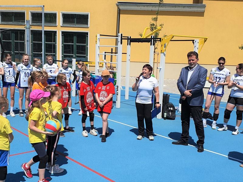 Krásné nové hřiště a příjemní hostitelé 😀