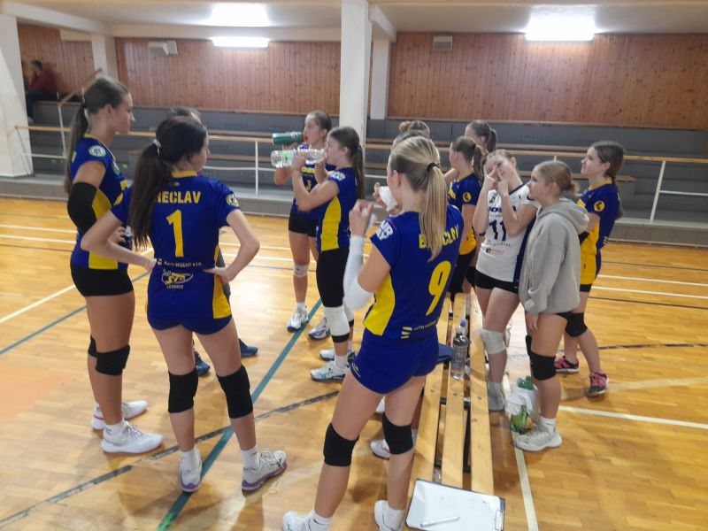 Mladé volejbalistky Fosfy Lokomotivy Břeclav ovládly domácí turnaj a vedou tabulku KP-U18 💪🏻👏