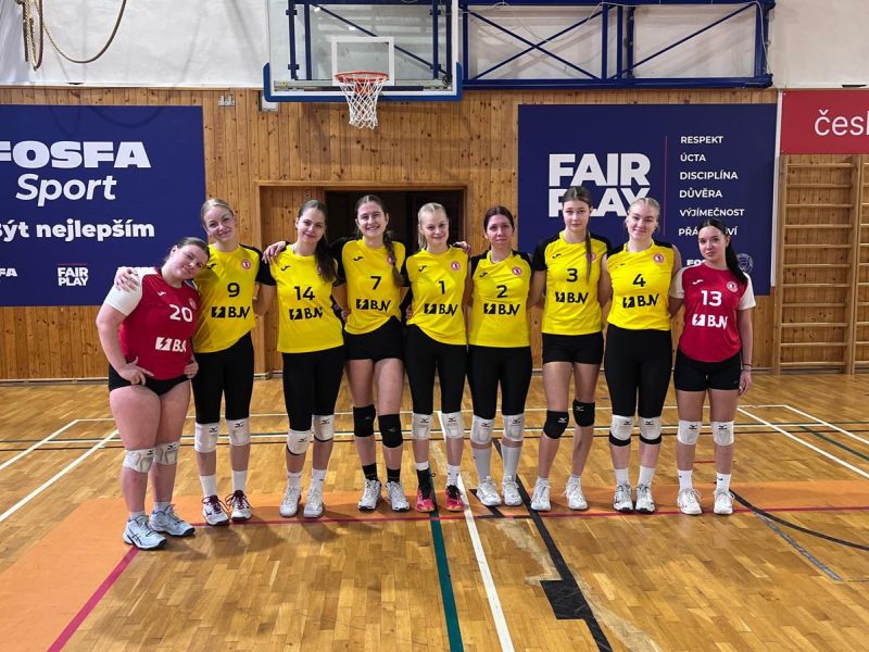 Juniorky na domácí palubovce zazářily 🏐👌