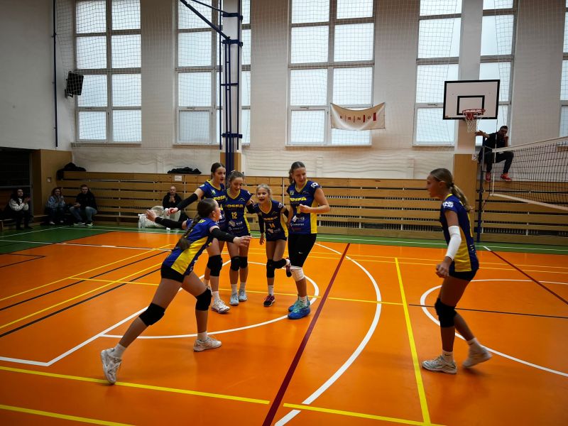 Dívky Fosfa Lokomotiva Břeclav bojovaly na turnaji Pohár 7. tříd v Brně 🏐