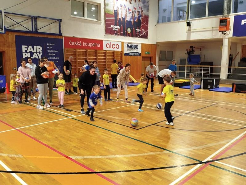 🤸‍♀️ Druhé listopadové „VOLEJHRÁTKY“ pobavily malé i ty velké 🤾‍♀️