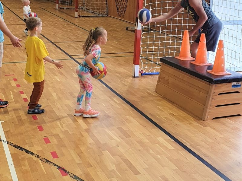 🤸‍♀️Předposlední předprázdninové „VOLEJHRÁTKY“ máme za sebou🤾‍♀️