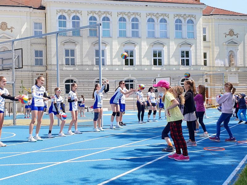 Krásné nové hřiště a příjemní hostitelé 😀