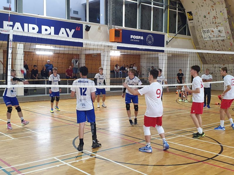 Kadeti volejbalové Fosfa Lokomotivy Břeclav zahájili sezónu na domácí půdě