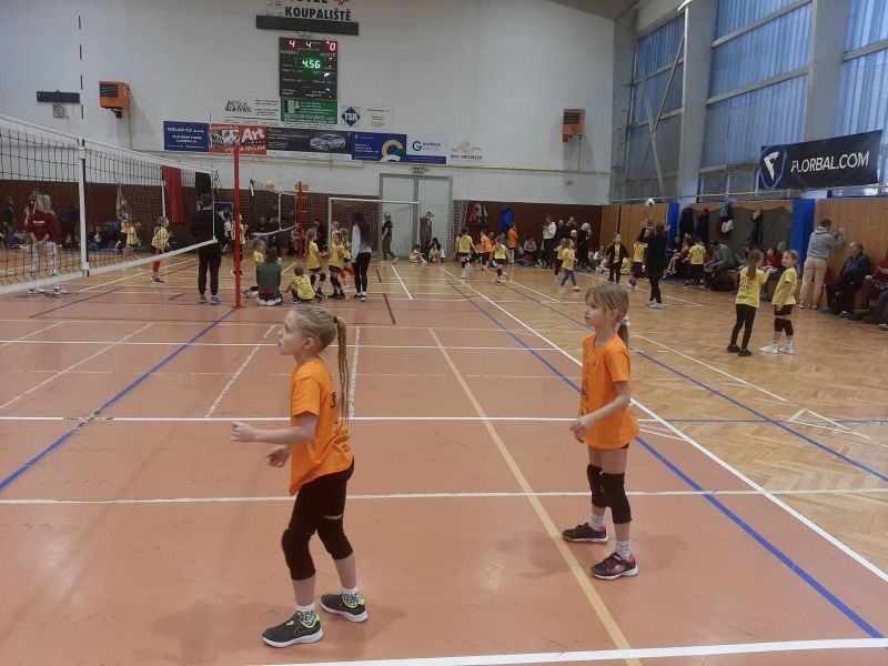 🏆 Vítězný turnaj minivolejbalistů v Letovicích. Oranžoví zazářili!