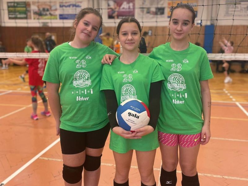 Úspěšná neděle v Letovicích: Minivolejbal přinesl medaile i cenné zkušenosti 👌