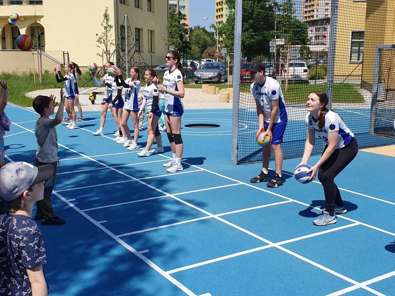 Krásné nové hřiště a příjemní hostitelé 😀