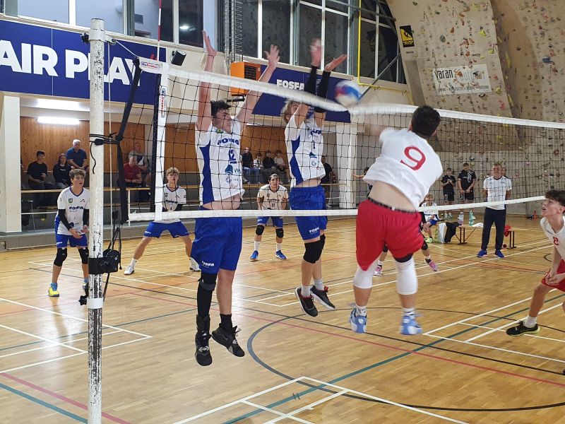 Kadeti volejbalové Fosfa Lokomotivy Břeclav zahájili sezónu na domácí půdě