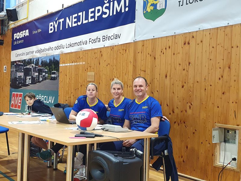 🔵 Modrý minivolejbal pod modrými bannery FAIR PLAY 🔵