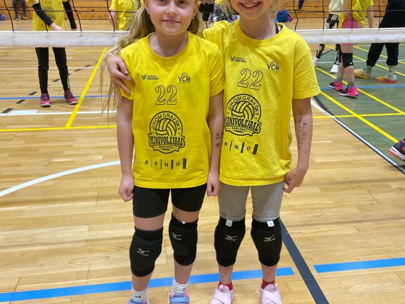 Minivolejbal Fosfa Lokomotiva Břeclav skupiny „žlutí“ a „oranžoví“ zářily na turnaji v Hustopečích 👌🏐