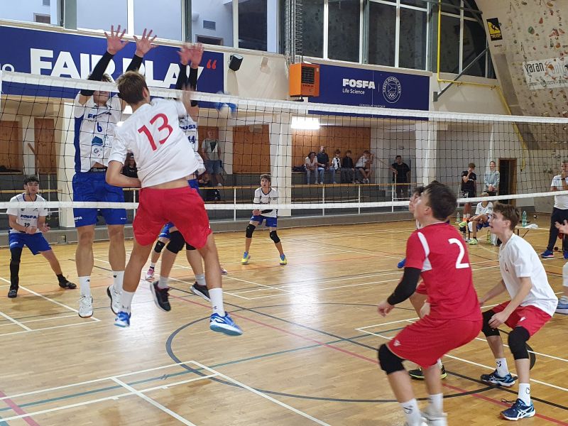 Kadeti volejbalové Fosfa Lokomotivy Břeclav zahájili sezónu na domácí půdě