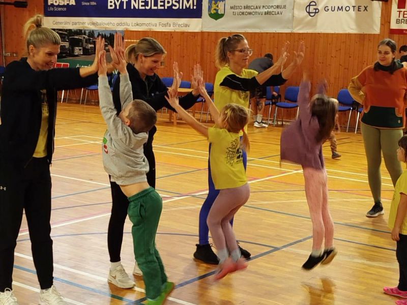 🤸‍♀️ Druhé listopadové „VOLEJHRÁTKY“ pobavily malé i ty velké 🤾‍♀️