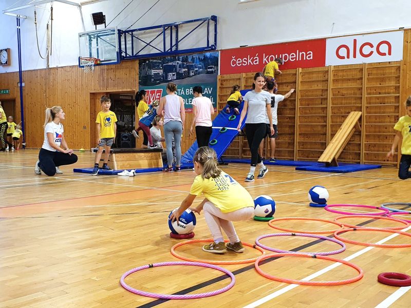 🤸 S novou volejbalovou sezónou opět rozbíháme také populární „VOLEJHRÁTKY“. 🤾‍♀