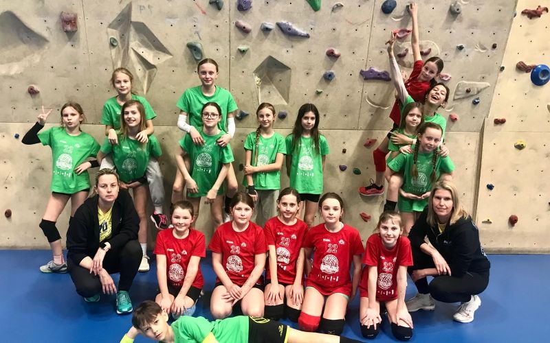 Boj o každý bod Fosfy Lokomotivy Břeclav v barevném minivolejbalu ve Znojmě 🏐😉