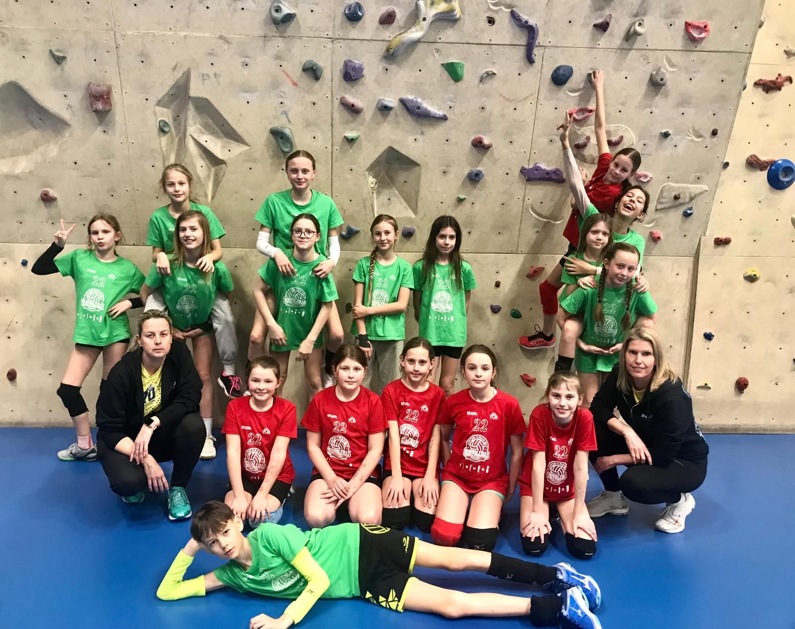 Boj o každý bod Fosfy Lokomotivy Břeclav v barevném minivolejbalu ve Znojmě 🏐😉